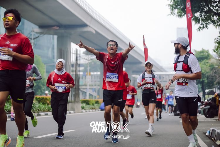 Race photo from ONE RUN 10 K