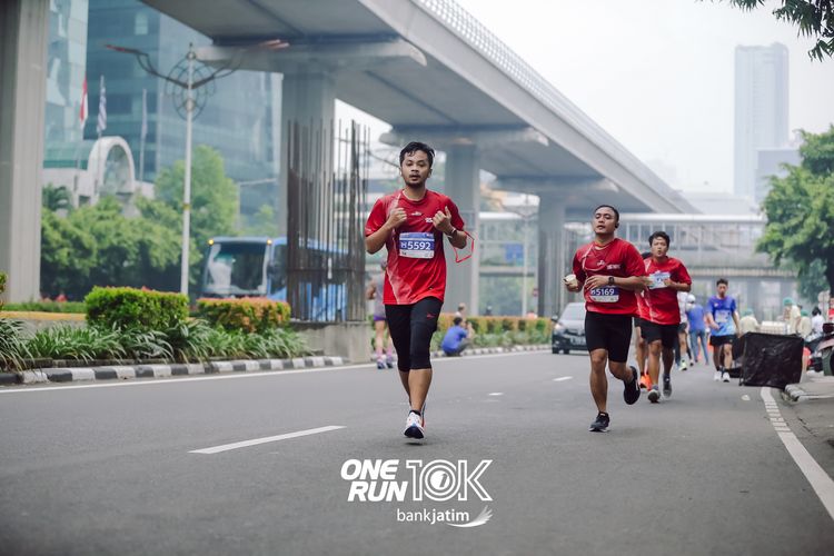 Race photo from ONE RUN 10 K