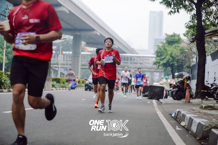 Race photo from ONE RUN 10 K