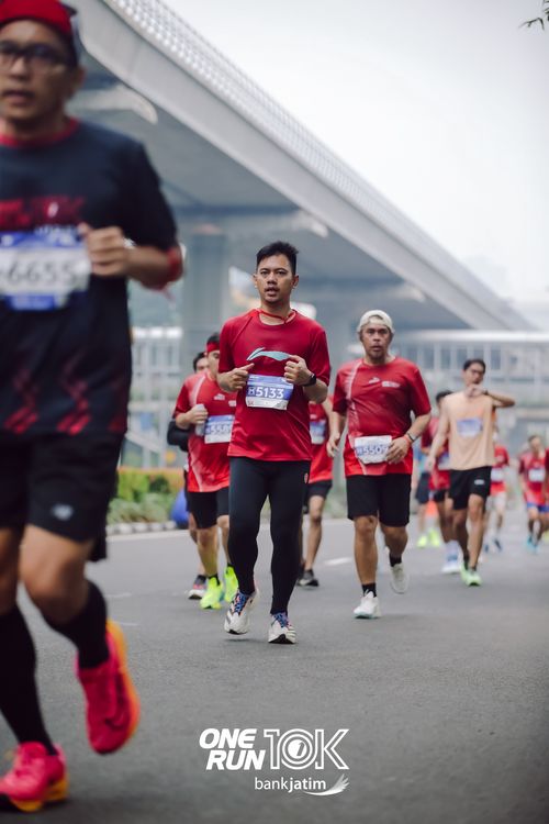 Race photo from ONE RUN 10 K