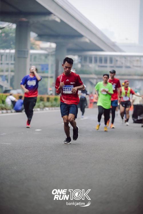 Race photo from ONE RUN 10 K