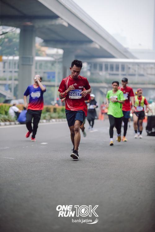 Race photo from ONE RUN 10 K