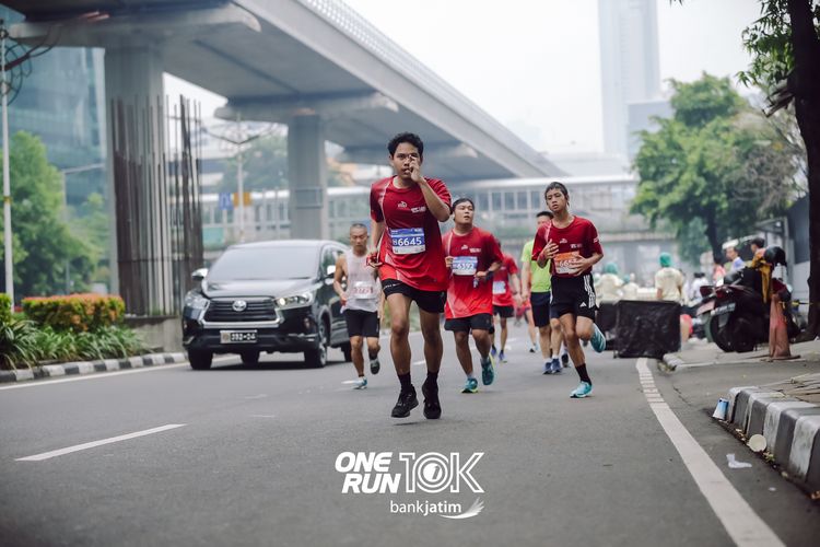 Race photo from ONE RUN 10 K