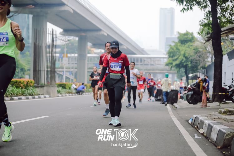 Race photo from ONE RUN 10 K