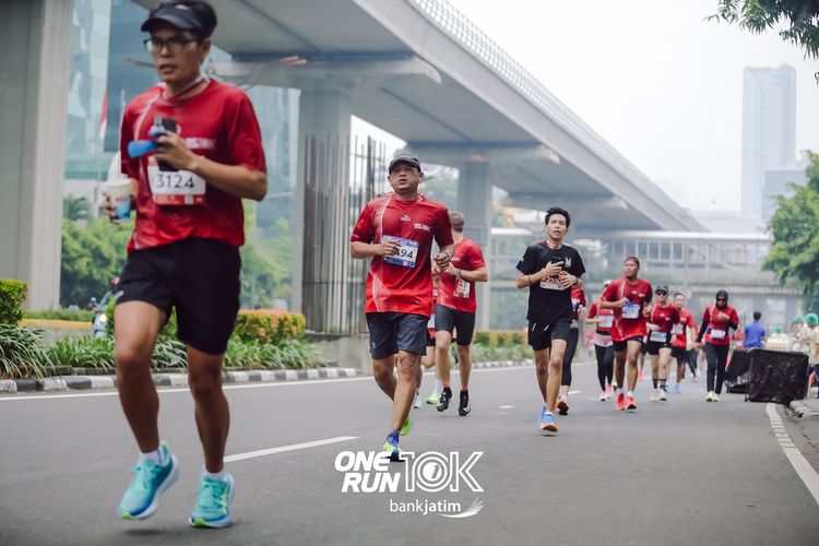 Race photo from ONE RUN 10 K