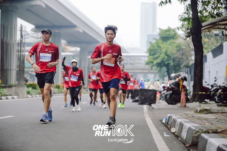Race photo from ONE RUN 10 K