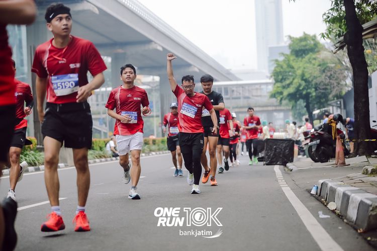 Race photo from ONE RUN 10 K