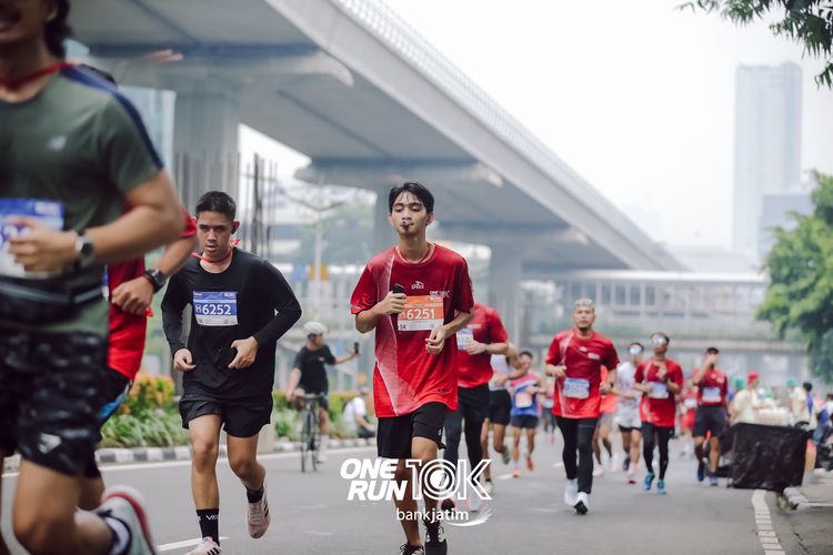 Race photo from ONE RUN 10 K