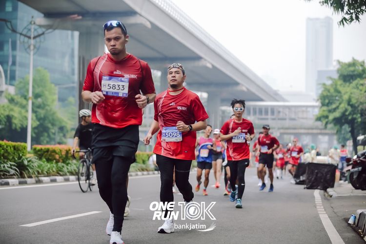Race photo from ONE RUN 10 K