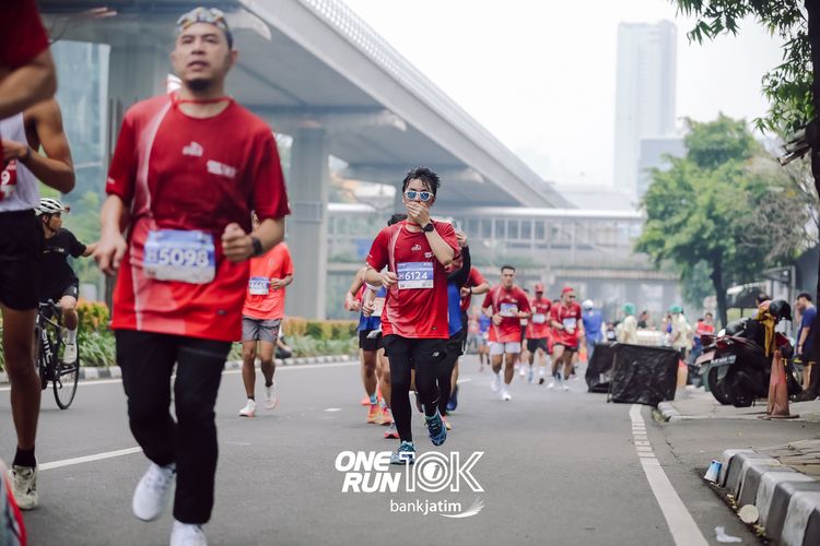 Race photo from ONE RUN 10 K