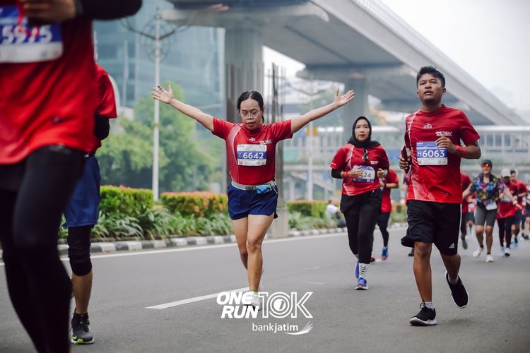 Race photo from ONE RUN 10 K