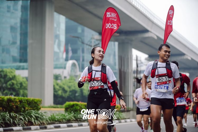 Race photo from ONE RUN 10 K