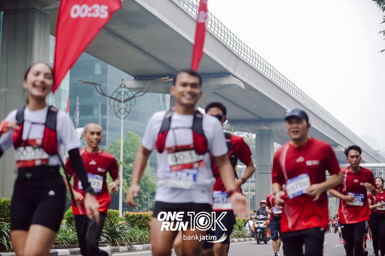 Race photo from ONE RUN 10 K