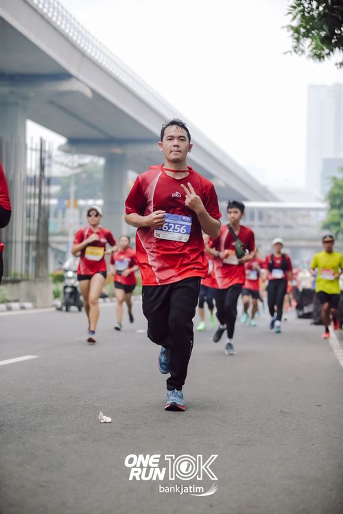 Race photo from ONE RUN 10 K