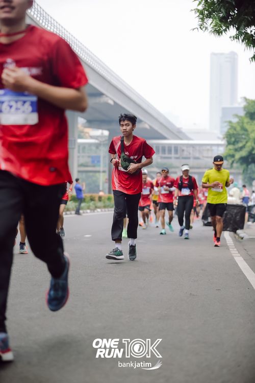 Race photo from ONE RUN 10 K