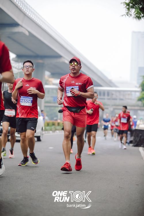 Race photo from ONE RUN 10 K