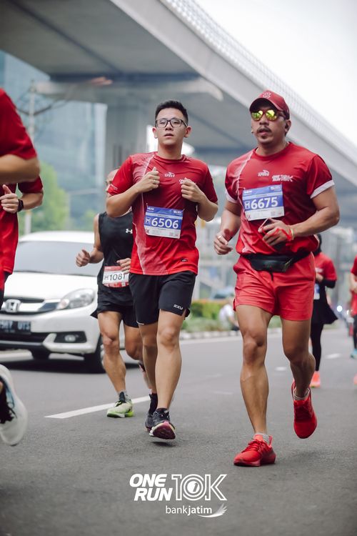 Race photo from ONE RUN 10 K