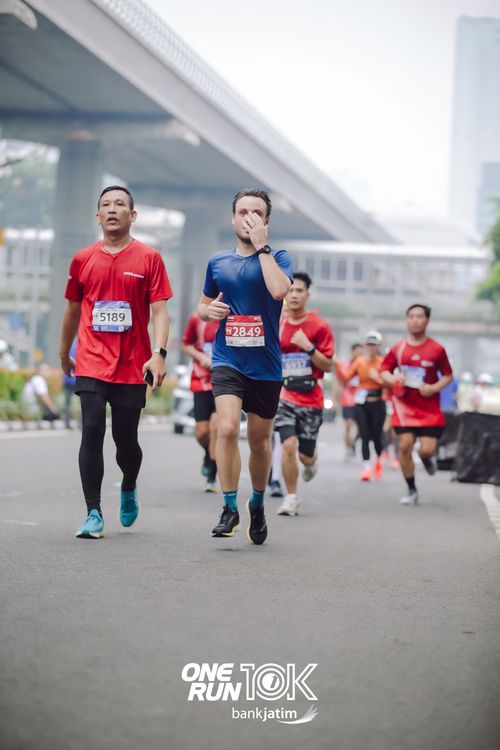Race photo from ONE RUN 10 K