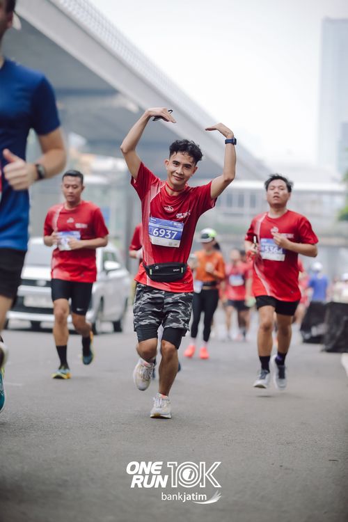 Race photo from ONE RUN 10 K