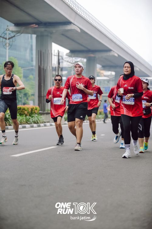 Race photo from ONE RUN 10 K