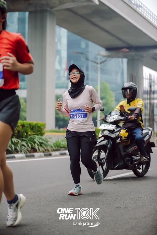 Race photo from ONE RUN 10 K