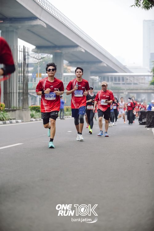 Race photo from ONE RUN 10 K