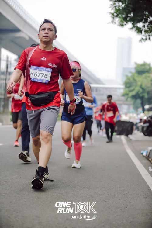 Race photo from ONE RUN 10 K