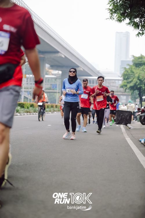 Race photo from ONE RUN 10 K