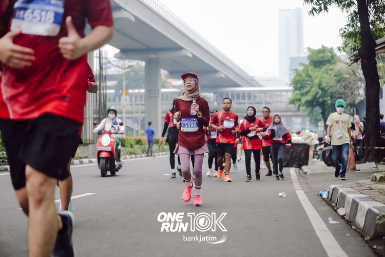 Race photo from ONE RUN 10 K