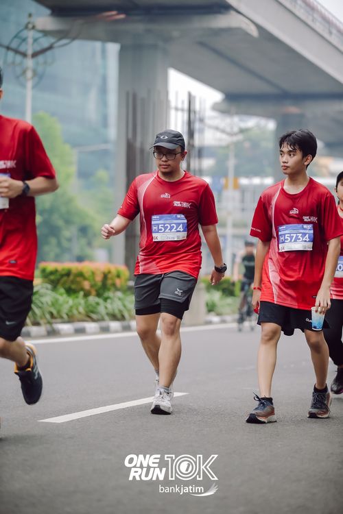 Race photo from ONE RUN 10 K