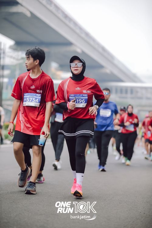 Race photo from ONE RUN 10 K