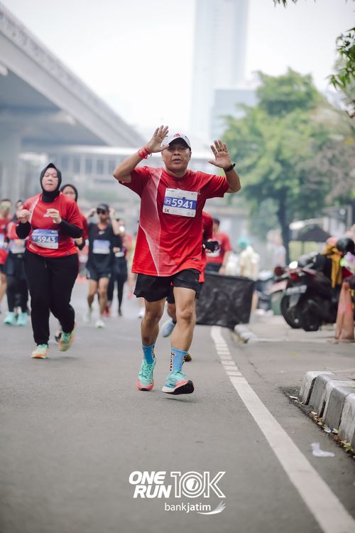 Race photo from ONE RUN 10 K