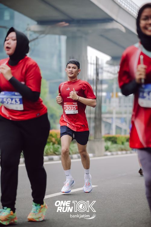 Race photo from ONE RUN 10 K