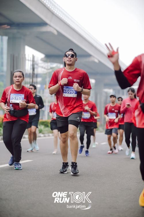 Race photo from ONE RUN 10 K