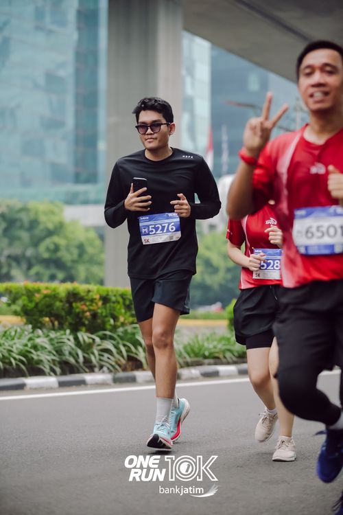 Race photo from ONE RUN 10 K