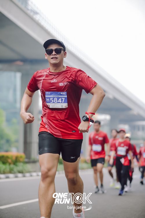 Race photo from ONE RUN 10 K