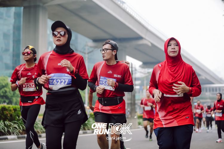 Race photo from ONE RUN 10 K