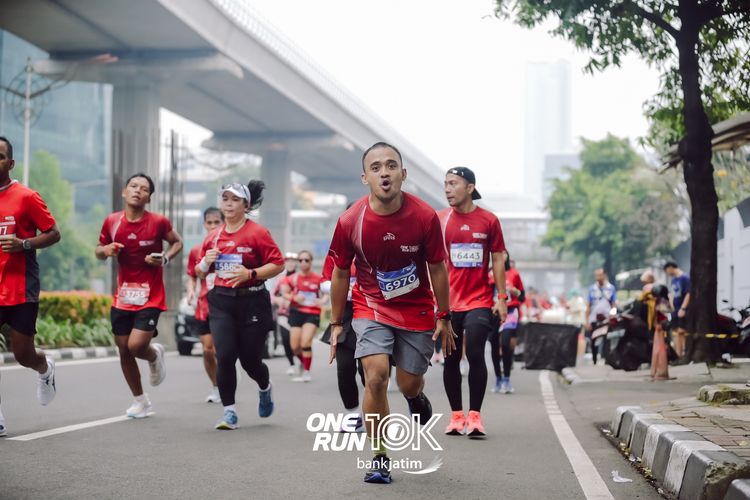 Race photo from ONE RUN 10 K
