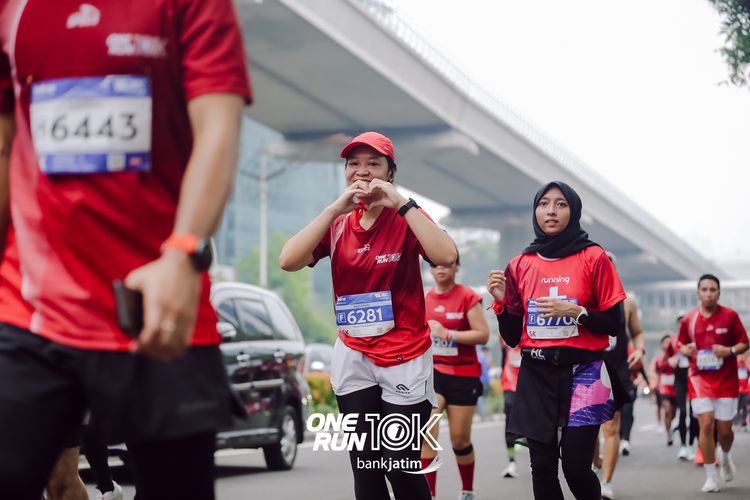 Race photo from ONE RUN 10 K