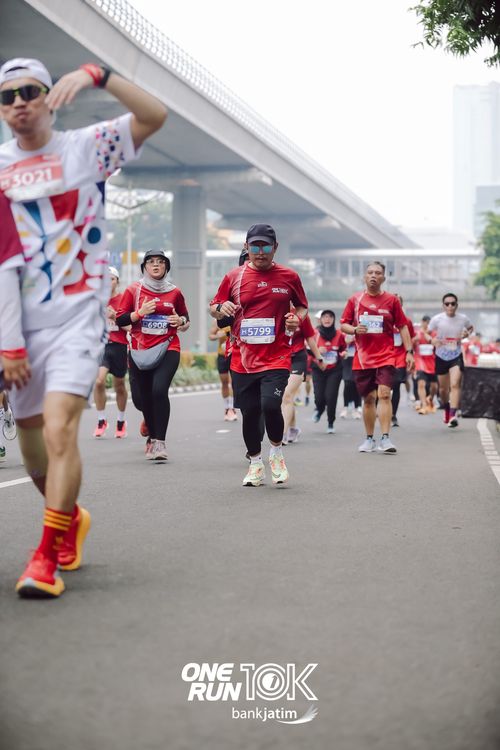 Race photo from ONE RUN 10 K