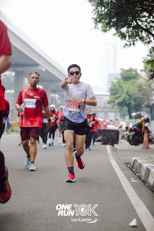 Race photo from ONE RUN 10 K