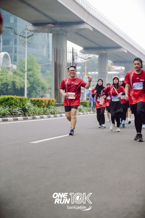 Race photo from ONE RUN 10 K