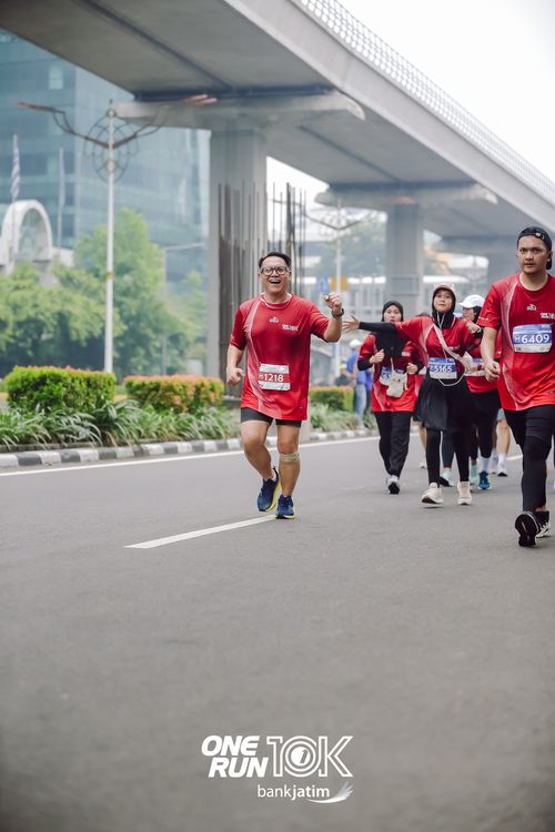 Race photo from ONE RUN 10 K