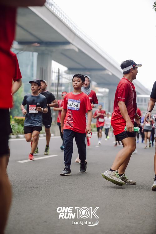 Race photo from ONE RUN 10 K