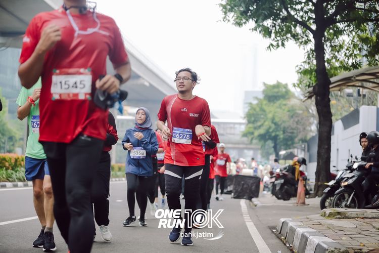 Race photo from ONE RUN 10 K