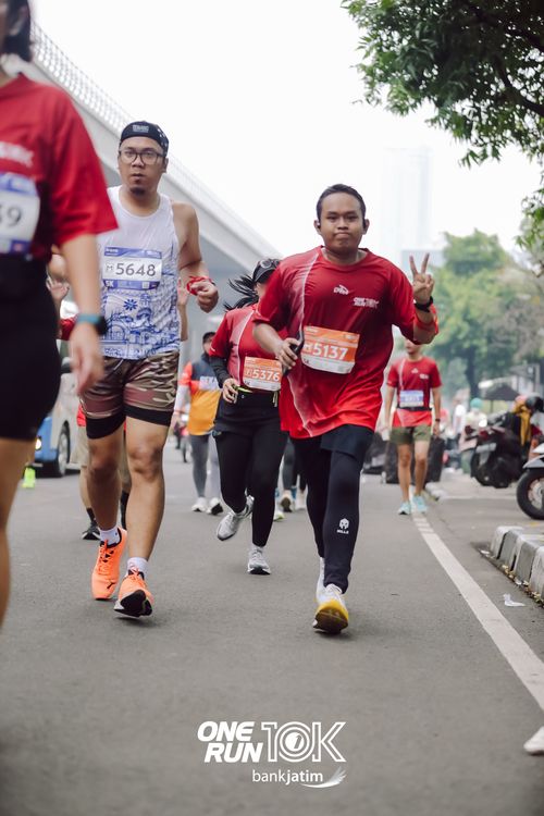 Race photo from ONE RUN 10 K