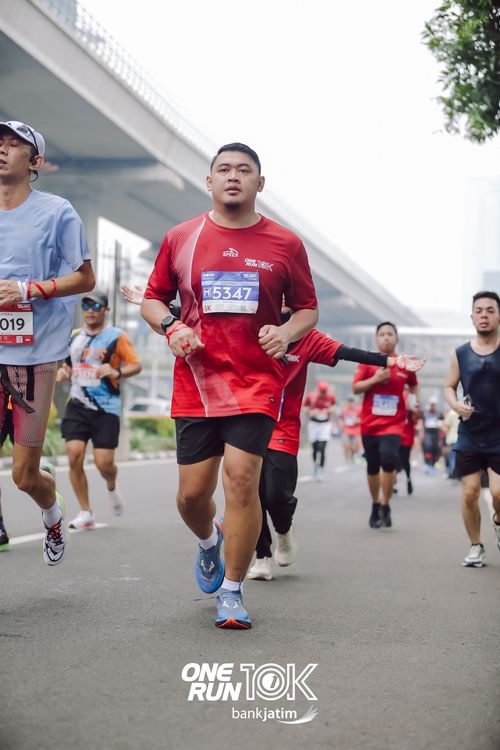 Race photo from ONE RUN 10 K