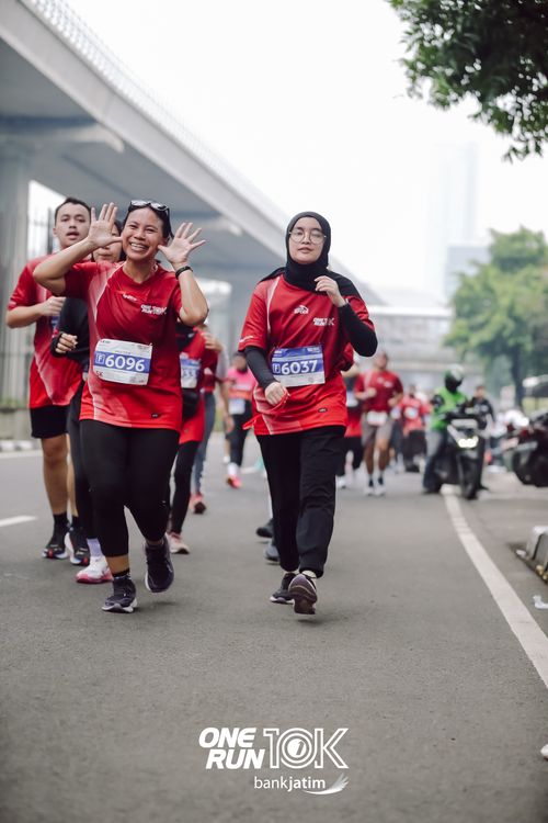 Race photo from ONE RUN 10 K