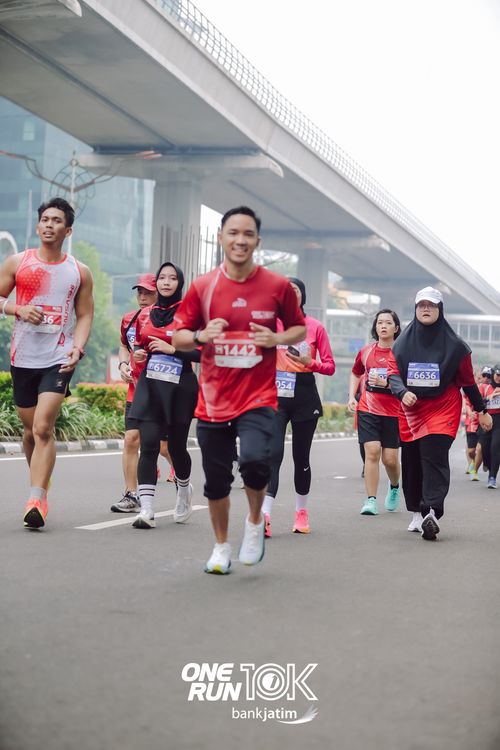 Race photo from ONE RUN 10 K