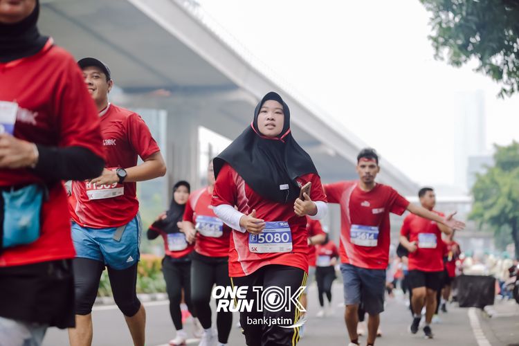 Race photo from ONE RUN 10 K